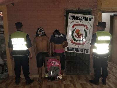 La policía aprehendió a dos sujetos por estar vinculados a un robo agravado en un hospedaje de Remansito.