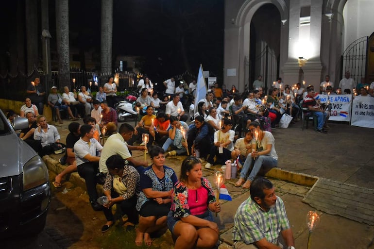 Clyfsa vs. ANDE: Realizan sentata simbólica en Villarrica para exigir revisión de fallo millonario