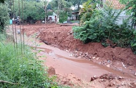 Zanja del MOPC en Villa Elisa