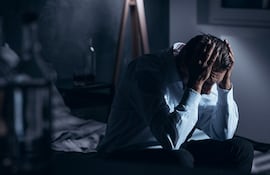 En su primer año de funcionamiento, la Línea de Crisis 155 atendió más de 20.000 llamadas. El Ministerio de Salud reportó que los adultos jóvenes de entre 20 y 39 años representan el grupo que más recurre al servicio, principalmente por consultas relacionadas con ansiedad, depresión y conducta suicida.