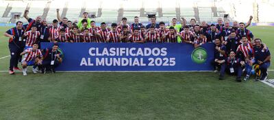 AMDEP2413. CARACAS (VENEZUELA), 13/02/2025.- Jugadores de Paraguay celebran este jueves, al final de un partido del hexagonal final del Campeonato Sudamericano sub-20 entre las selecciones de Paraguay y Uruguay en el estadio Olímpico de la Universidad Central en Caracas (Venezuela). EFE/ Ronald Peña R.