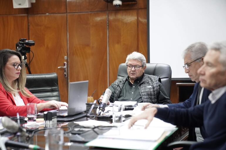 IPS confirma inminente salida de Víctor Insfrán del Consejo de Administración
