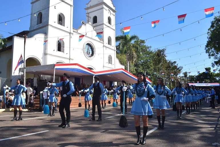 Los estudiantes vestirán sus mejores galas para saludar al distrito por sus 301 años de fundación, a la Patria y a las madres.
