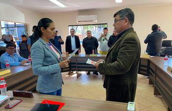 La intendenta Silvia Trubger, del movimiento Honor Colorado, renunció para buscar su reelección y fue reemplazada por el concejal Pedro Cabañas