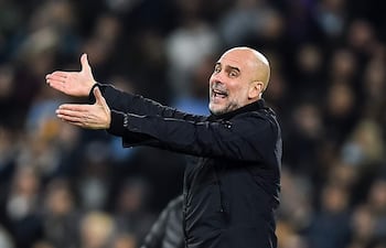 Pep Guardiola gesticula durante un partido del Manchester City. (EFE).