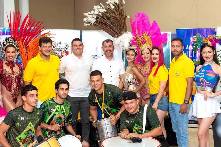 Miembros de la renovada comisión organizadora de los corsos guaireños 2024.