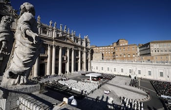 El Vaticano junto a la plaza de San Pedro.