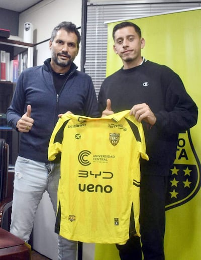 Luis Antonio Vidal, presidente de Recoleta FC, con Ángel Jesús Ibarra Ramírez (18/04/2003).
