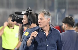 Ariel Holan (65 años), director técnico de Cerro Porteño.