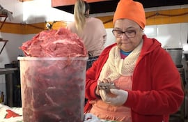 Cocineras del Mercadito N° 1, comida paraguaya, carne, alimentación, mercado N° 1.
