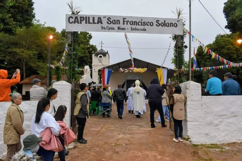 El pasado 24 de julio se tuvo una importante concurrencia en la compañía Minas de Emboscada, donde Monseñor Ricardo Valenzuela presidió la misa para honrar a San Francisco Solano.