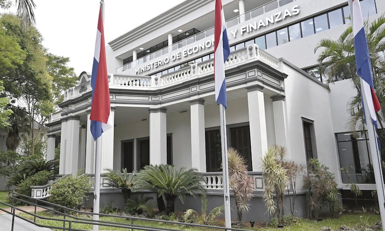 Recursos públicos en el sistema financiero crecen 72,1% y llegan a US$ 4.359 millones