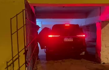 Cerca de la medianoche del martes, el presunto narcotraficante Reinaldo Javier “Cucho” Cabaña Santacruz y el exdiputado colorado Ulises Rolando Quintana Maldonado recuperaron su libertad tras abandonar la Penitenciaría Nacional de Tacumbú