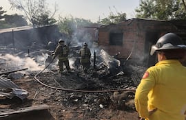 Viviendas fueron consumidas por un incendio en Lambaré.