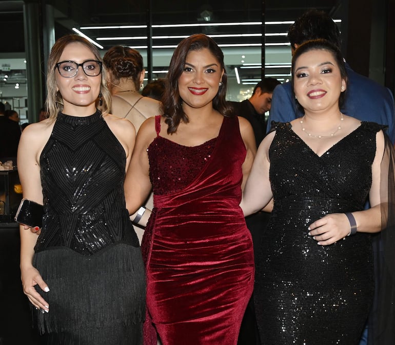 Karina Leiva, Eliana Bogado y Fátima González. 