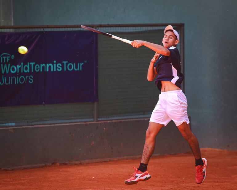 Alex Santino Núñez está en semifinal de 18 años, al igual que en damas: Catalina Delmás, Victoria López y Aline Aveiro.