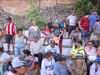 Integrantes de la Asociación de Cuidacoches de Asunción, quienes marcharán el miércoles hasta la Municipalidad de Asunción.