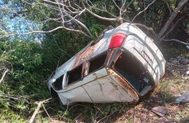 Así quedó el vehículo en el que viajaban las víctimas del grave accidente