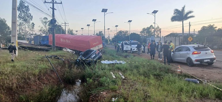 Confirman tres muertos y una herida grave tras violento choque entre camión y automóvil en Mbocayaty.