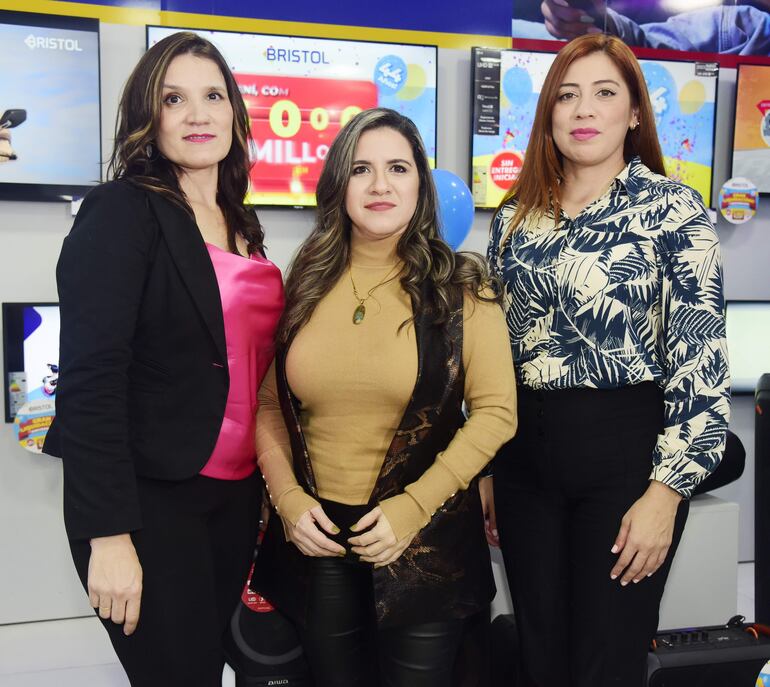 Andrea Avalos, Diana Vera y Laura Sanabria. 
