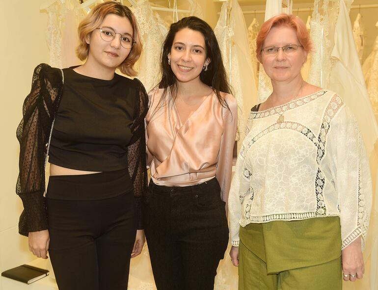 Belén Cáceres, Silvana Franco y Silvia Bustos.