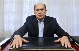 Regis Romero, uno de los cerebros del derrocamiento de Stroessner suelta algunas anécdotas y relata momentos difíciles de la transición de un Gobierno autoritario a otro democrático.