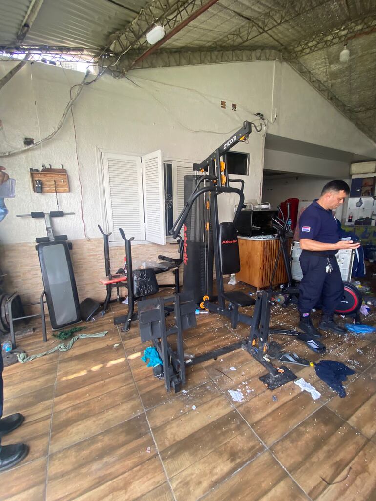 Gimnasio en el salón multiuso VIP de la penitenciaria nacional de Tacumbú.