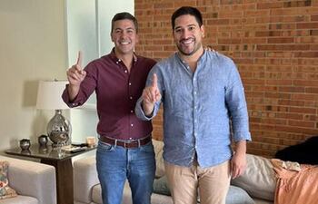 Mauricio Espínola, diputado de Fuerza Republicana, junto a Santiago Peña.