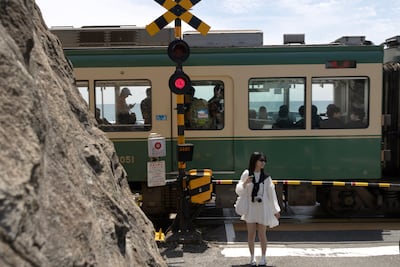 Famoso cruce de trenes en Kamakura, Japón.