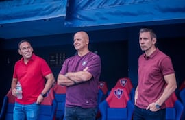 Luis Ortega (centro) vicepresidente de Cerro Porteño.