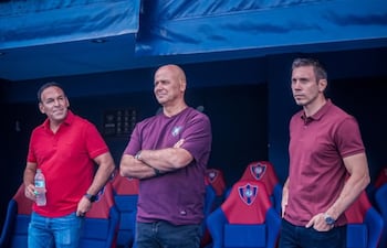 Luis Ortega (centro) vicepresidente de Cerro Porteño.