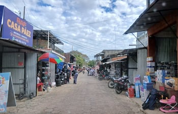 En la foto se observa vacío el circuito comercial de Alberdi.