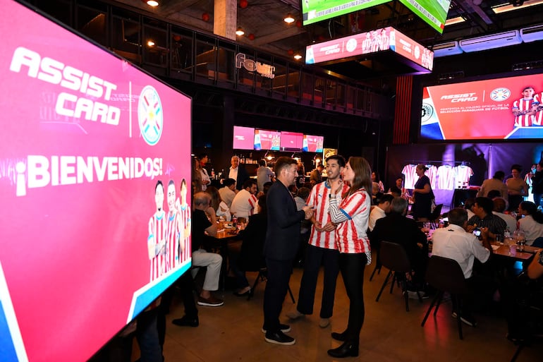 Invitados especiales de Assist Card participaron del lanzamiento del plan que crece si Paraguay avanza en el Mundial.