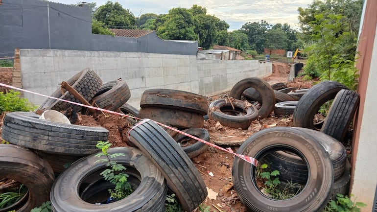 Zanja del MOPC en Villa Elisa