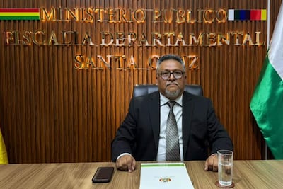 AME1947. SANTA CRUZ (BOLIVIA), 01/10/2026.- Fotografía cedida por la Fiscalía General del Estado de Bolivia del fiscal general interino Luis Montaño este jueves, en Santa Cruz (Bolivia). La Fiscalía General de Bolivia quedó bajo la conducción de Luis Montaño tras la detención de su titular, Roger Mariaca, acusado por el Gobierno de presuntamente encabezar una "organización criminal" que protegía al "narcoterrorismo" en el país, en una crisis que llevó al Ministerio Público a declarar la "ausencia definitiva" de su máxima autoridad. EFE/ Fiscalía General del Estado de Bolivia DISPUTA EL BALÓN/SOLO USO EDITORIAL NO VENTAS /SOLO DISPONIBLE PARA ILUSTRAR LA NOTICIA QUE ACOMPAÑA (CRÉDITO OBLIGATORIO)