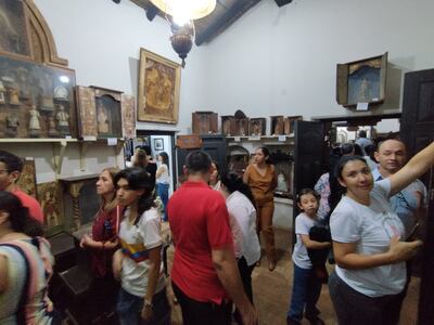 Jóvenes y adultos quedaron maravillados con las piezas históricas expuestas en el museo.