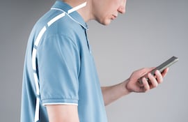 Text neck o cuello de texto.