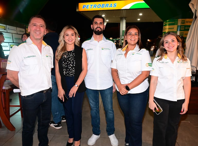 David Vargas, Kaori Yano, Franco Ávalos, Belén Orrego y Sandra Cáceres.
