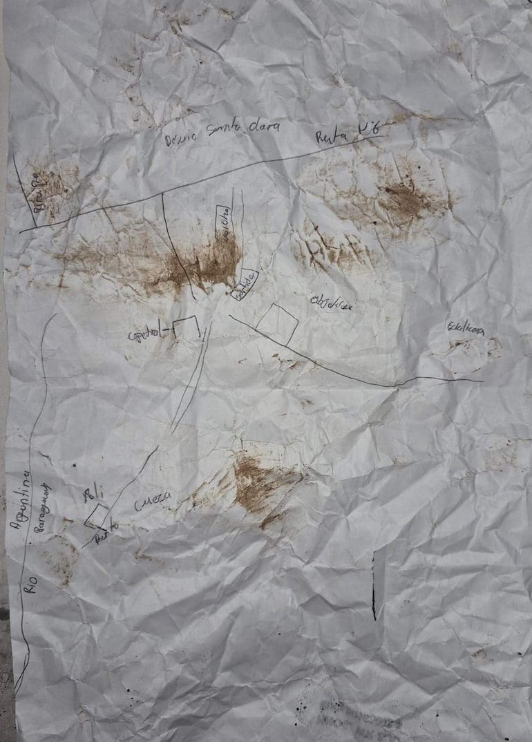 Mapa arrugado y sucio con nombres de lugares y rutas, sin personas visibles.