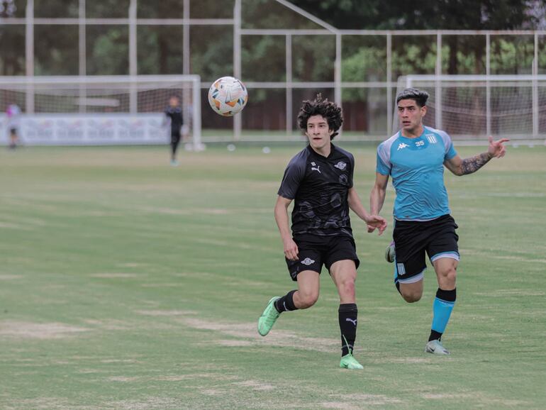 Libertad disputó un amistoso con Racing en el CIDE.