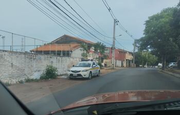 La fotografía tomada a los inspectores de la Policía Municipal de Tránsito de Asunción (PMT) por el denunciante, este jueves.