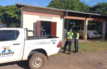 Intervención policial en la morgue, tras un homicidio en zona de Capitán Bado.