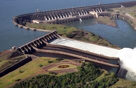 Los royalties provenientes de las represas de Itaipú (foto) y Yacyretá siguen siendo claves para la salud de las finanzas del Estado paraguayo