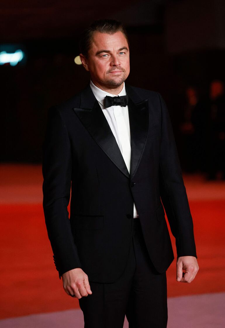 El actor Leonardo DiCaprio en la alfombra roja de la Gala del Museo de la Academia, en Los Ángeles. (Michael Tran/AFP)