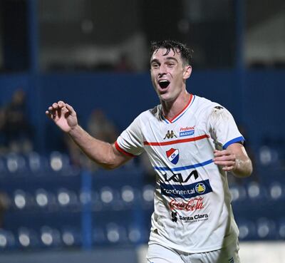 Festejo del volante argentino Juan Fernando Alfaro (25 años), quien fue el encargado de abrir el marcador en el triunfo tricolor.