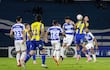 Intenso duelo entre los del norte y de Luque. En la foto, Alexis Villalba (izquierda) y Tomás Muro, en una pelota dividida de las tantas que tuvo el partido.