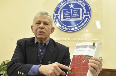 Doctor Ángel de Vaca, decano de Ciencias Económicas, Contables de la UC.