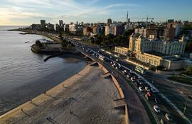 Vista aérea de la sede del bloque comercial Mercosur (Mercado Común del Sur) en Montevideo, tomada el 26 de noviembre de 2024. El bloque Mercosur, que agrupa a Brasil, Argentina, Uruguay y Paraguay, celebrará su cumbre los días 5 y 6 de diciembre de 2024. en montevideo. (Foto de Mariana SUÁREZ/AFP)