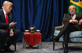 El presidente estadounidense Donald Trump (a la izquierda) y el brasileño Luiz Inácio Lula da Silva durante su reunión este domingo en Kuala Lumpur.