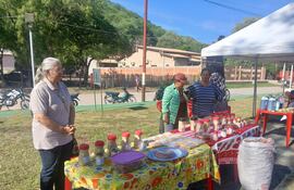 Presentación de harina de algarrobo y los productos elaborados de la misma, realizado por el grupo de mujeres emprendedoras de Fuerte Olimpo.